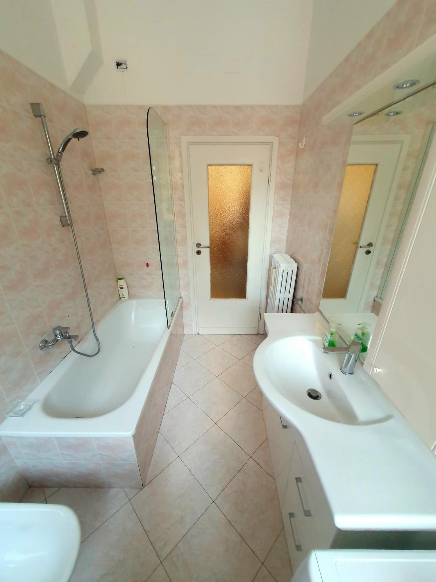 Spacious Three-Room Apartment In Saragozza Boloňa Exteriér fotografie